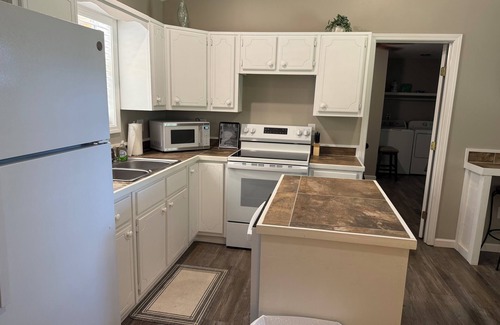 Elliott Kabine | 2bedroom cabin with AC,Heat,WiFi in Gore Springs just 2.6 miles to Grenada lake