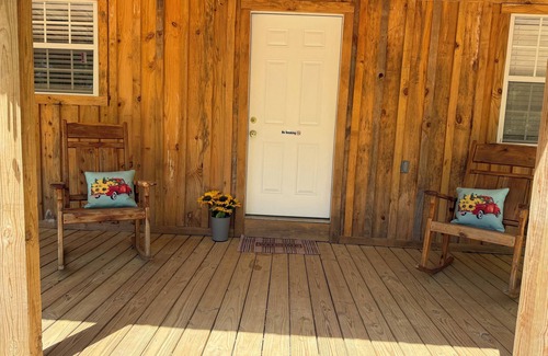 Elliott Kabine | 2bedroom cabin with AC,Heat,WiFi in Gore Springs just 2.6 miles to Grenada lake