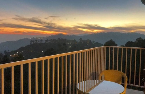 Kumarhatti Haus | 2BHK Apartment near Kasauli