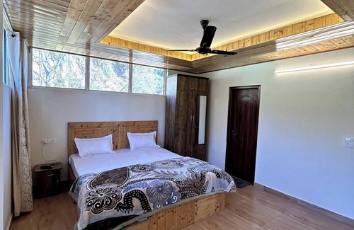Kumarhatti Haus | 2BHK Apartment near Kasauli