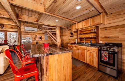 Gnaw Bone Haus | 2BR, 1BA HAND BUILT MOUNTAIN TOP TREE HOUSE with Hot tub