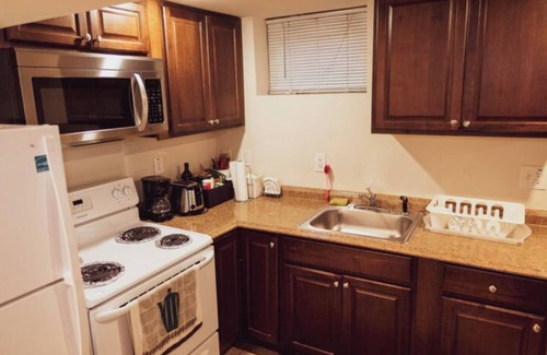 Silver Spring Wohnung | 2BR & 1BA Self Contained apartment in vibrant downtown Silver Spring