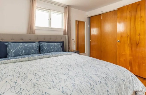 Cheektowaga Wohnung | 2BR-1BA Upper Unit in Central Cheektowaga W/One parking