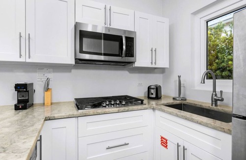 Washington Haus | 2BR/2BA 4MINS to Beach at LUX Villa 4 by Bocobay
