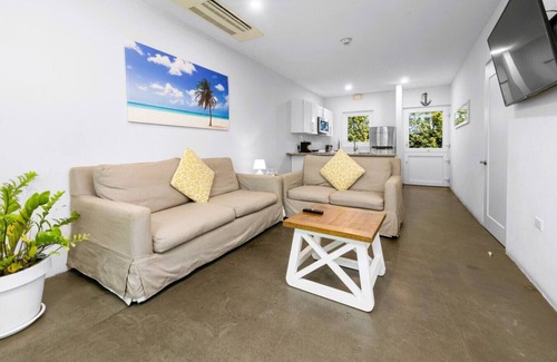 Washington Haus | 2BR/2BA 4MINS to Beach at LUX Villa 5 by Bocobay