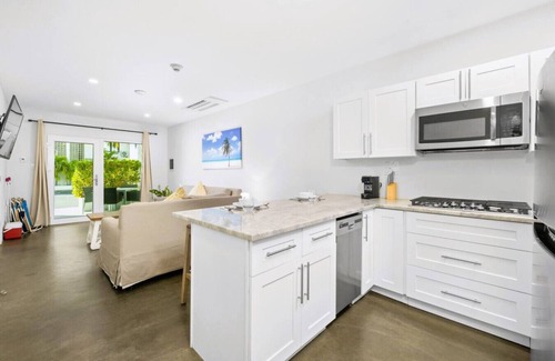 Washington Haus | 2BR/2BA 4MINS to Beach at LUX Villa 5 by Bocobay