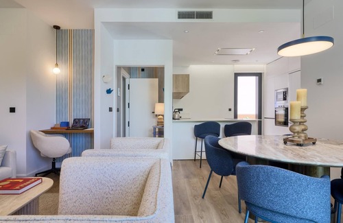 La Buhaira Wohnung | 2BR/2BA Apt, Elevator, Workspace & Free Parking