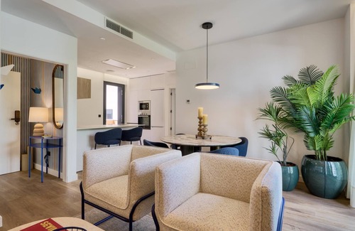 La Buhaira Wohnung | 2BR/2BA Apt, Elevator, Workspace & Free Parking