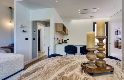 La Buhaira Wohnung | 2BR/2BA Apt, Elevator, Workspace & Free Parking