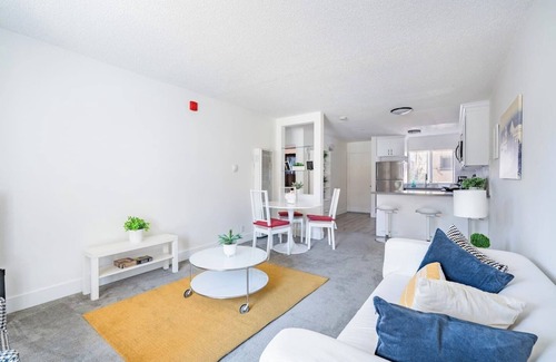 Central Berkeley Wohnung | 2BR/2BA Apt Nr UC Berkeley | 4 Beds & Free Parking