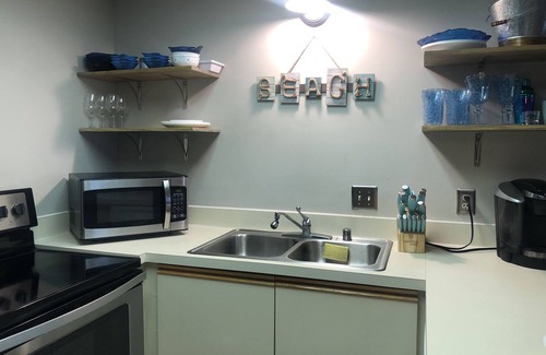 Sussex County Eigentumswohnung | 2BR 2BA condo parking, pool. Walk to beach, restau, minigolf waterpark, arcade