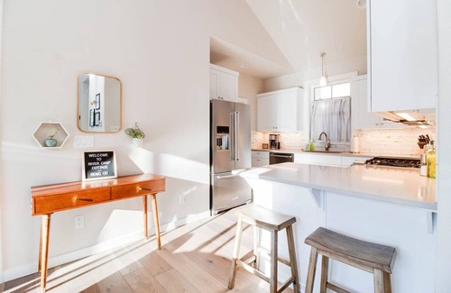 Century West Haus | Brandneues 2BR Cottage - Heimatbasis für Ski-, Rad- und Wanderabenteuer