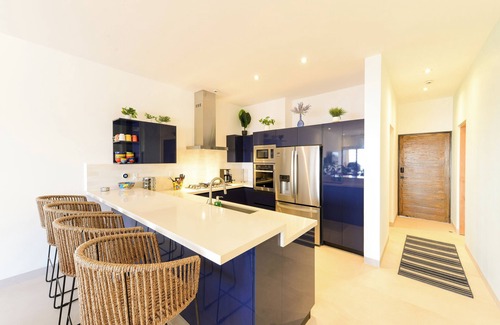 Cerritos Eigentumswohnung | 2BR/2BA Oceanfront Lux Surf Condo in Los Cerritos w/ Pool, Gym, Hot Tub, Sauna