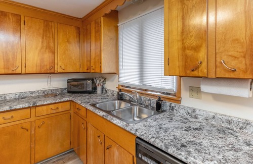 Canton Wohnung | 2br 2bath apt with a game room & full bar near HOF!!