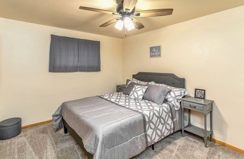 Canton Wohnung | 2br 2bath apt with a game room & full bar near HOF!!