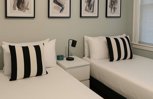 Wrigleyville Wohnung | 2BR Apt | Beautifully Furnished