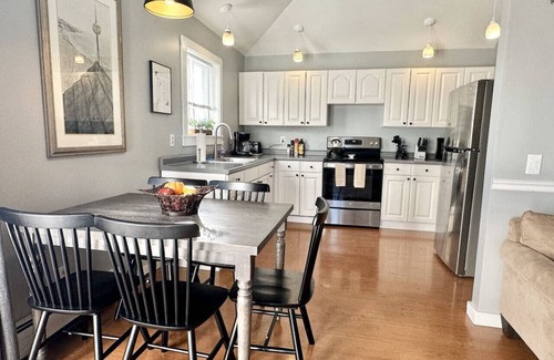 Salsbury Cove Wohnung | 2BR Apt + Deck, Fire Pit, Backyard! [Maine Escape]