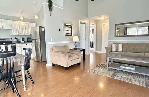 Salsbury Cove Wohnung | 2BR Apt + Deck, Fire Pit, Backyard! [Maine Escape]