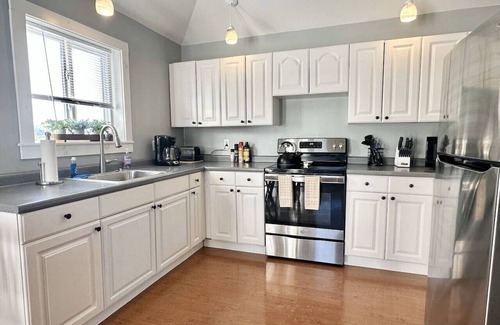 Salsbury Cove Wohnung | 2BR Apt + Deck, Fire Pit, Backyard! [Maine Escape]