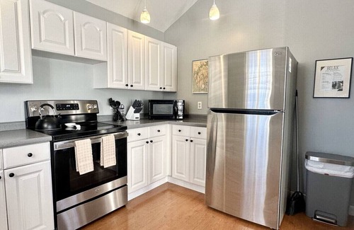 Salsbury Cove Wohnung | 2BR Apt + Deck, Fire Pit, Backyard! [Maine Escape]