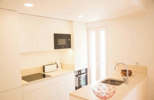 Alfama Wohnung | Sunny Intendente for foodies, 2 BD with parking