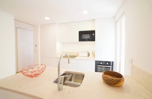 Alfama Wohnung | Sunny Intendente for foodies, 2 BD with parking