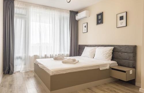 Plovdiv Center Wohnung | 2BR Business Suite with FREE GYM, by Holiwork Stays