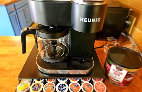 Logan Kabine | 2BR cabin with private hollow, creek, and historic dam, minutes to trails/food