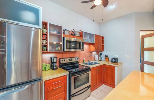 Junquillal Eigentumswohnung | 2BR Condo steps from the beach!