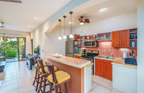 Junquillal Eigentumswohnung | 2BR Condo steps from the beach!