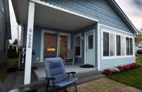 Ashtabula Haus | 2BR Cozy Lakefront - Your Lakeside Getaway!
