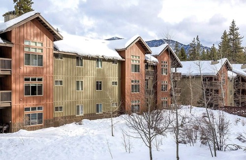 Elk Point Eigentumswohnung | 2br Deluxe Condo Skiing, Fishing, Golf, & more!
