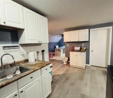 Haverhill Wohnung | 2BR Entire Apt MA Family Home
