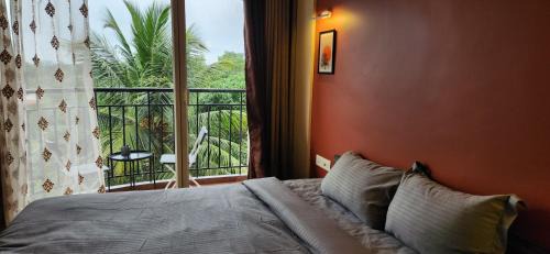 Nedumbassery Wohnung | 2BR Flat with Pool and Balcony near Cochin Airport
