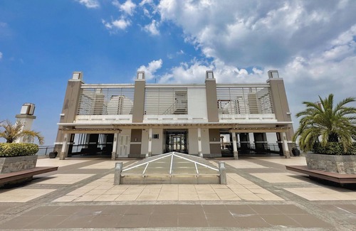 669 Ermita Eigentumswohnung | 2BR Gem in MNL w/Pool, Fast WiFi, Netflix Near Luneta US Embassy & Intramuros