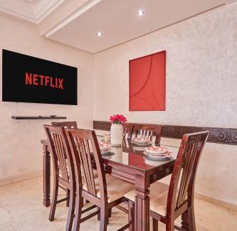 Bourgogne Wohnung | 2BR Getaway Near and Seaside Promenade