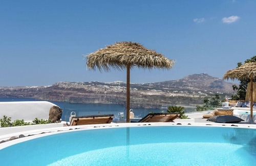 Akrotiri Villa | Gold Suite Private Hot Tub Caldera View, Breakfast