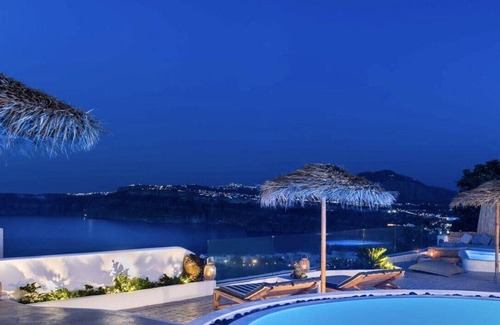 Akrotiri Villa | Gold Suite Private Hot Tub Caldera View, Breakfast