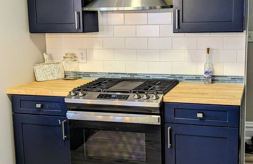 Newark Haus | 2BR Home: Modern & Classic Near Nature Preserves & Historical Gems! and Hospital