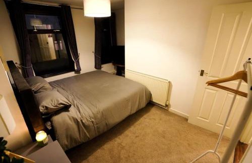 Ipswich Haus | 2BR Home W/en-suite toilet, Town Centre Ipswich.