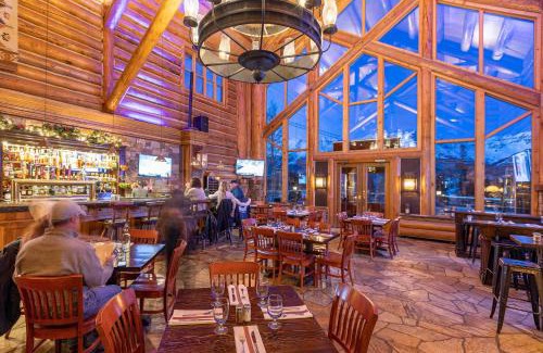 Mountain Village Haus | 2BR Mountain Lodge Luxury Skiin out Best Amenities