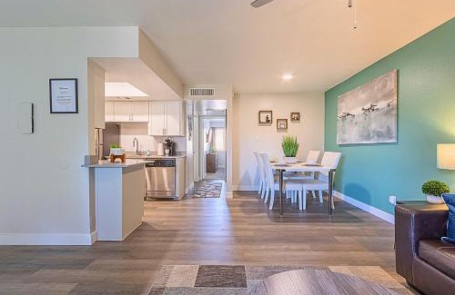 Paradise Valley Village Wohnung | 2BR near Stone Creek - Pool & Mall Access Comfort - C254