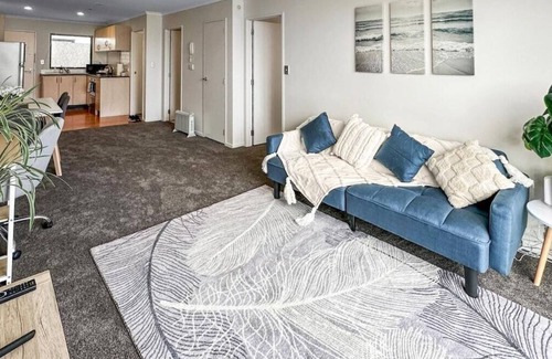 Newmarket Wohnung | 2BR Newmarket Retreat near Broadway: Zodiak Stays