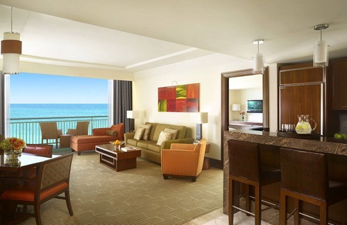 Paradise Island Eigentumswohnung | 2BR Oceanfront Suite – The Reef Atlantis, Full Kitchen & Balcony Sleeps 9