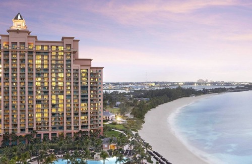 Paradise Island Eigentumswohnung | 2BR Oceanfront Suite – The Reef Atlantis, Full Kitchen & Balcony Sleeps 9