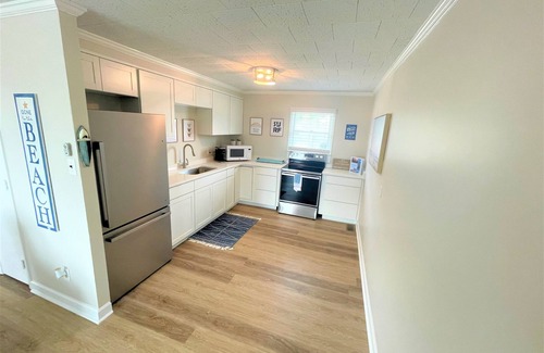 Emerald Isle Haus | 2BR oceanside duplex, steps from beach, dog friendly at no add't fee