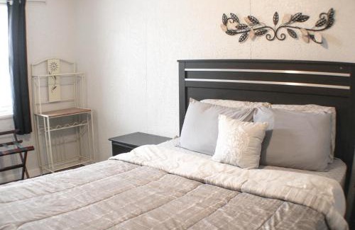 Marshall-Shadeland Wohnung | 2BR - Parking - 5 Min to North Shore!