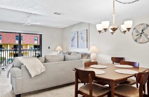 Avon By The Sea Haus | 2BR Sleeps 6 Pool BBQ Steps to Beach Pier Downtown