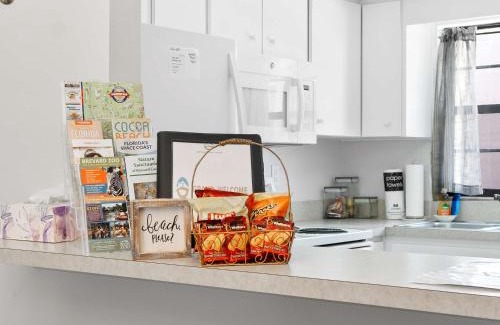 Avon By The Sea Haus | 2BR Sleeps 6 Pool BBQ Steps to Beach Pier Downtown