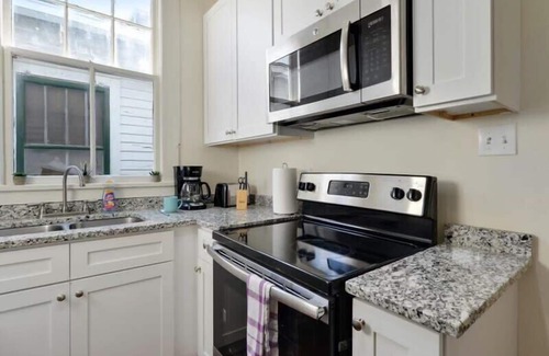 Saint Roch Haus | 2BR Steps to Music + Food | Pet Friendly
